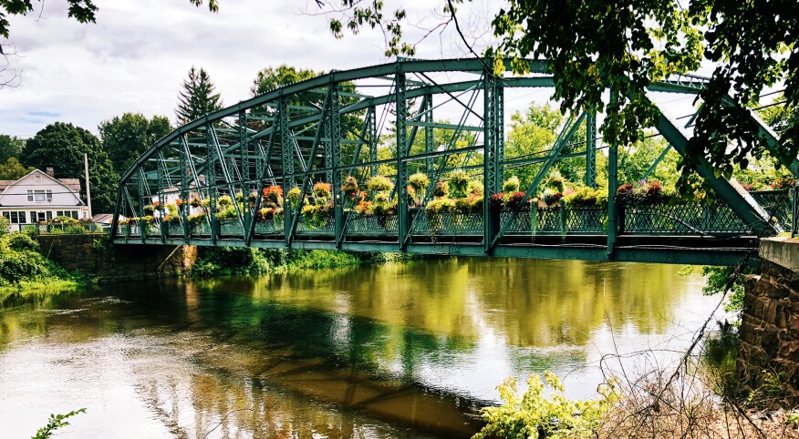 Old,Drake,Hill,Flower,Bridge,Is,A,Bridge,In,Simsbury,
