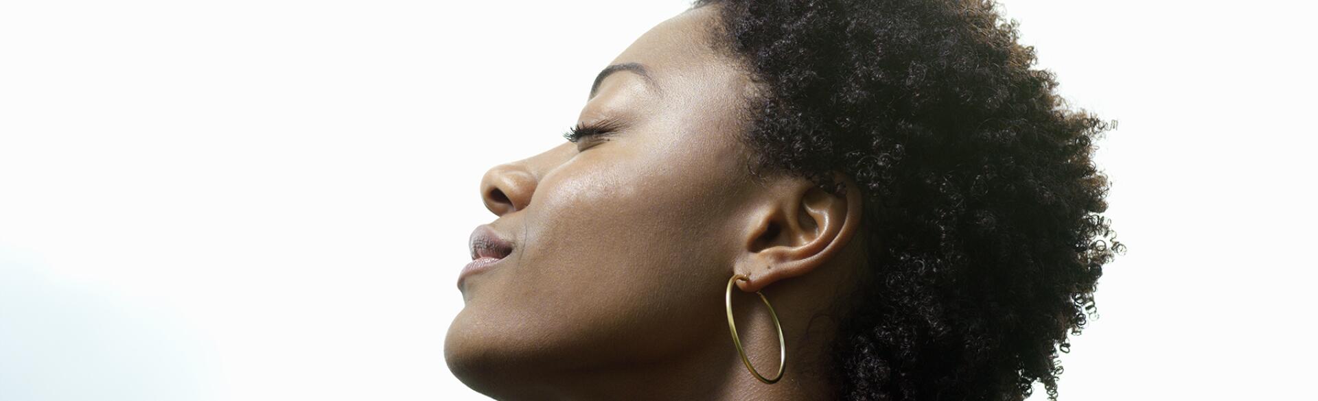 image_of_profilfe_of_short_natural_haired_woman_GettyImages-200413495-001_1800