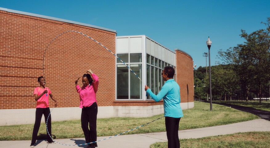 image_of_women_jumping_double_dutch_dc_retro_jumpers0560_1800.jpg