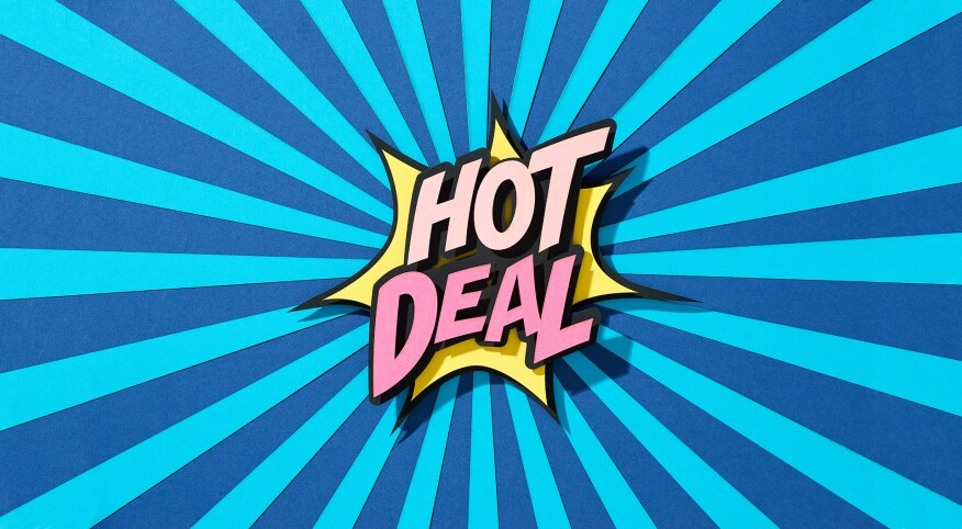 Hot Deal Retro Speech Bubble. Comic Pop Art Style.