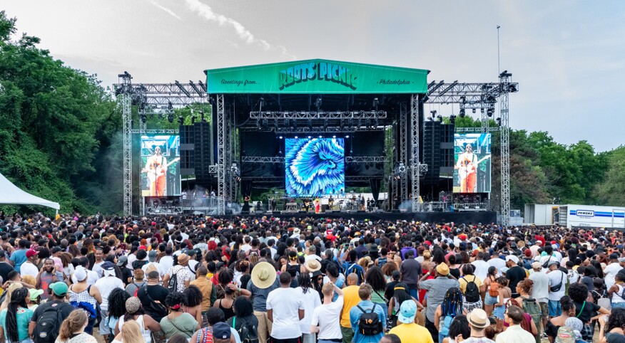 image_of_Roots_Picnic_music_festival_2019_RootsPicnic2019_HER_AJKinney_- (9)_1800.jpg