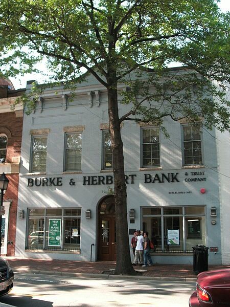 Burke_&_Herbert_building_on_King_St.
