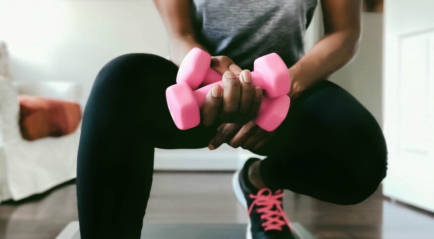 image_of_dumbell_weights_held_by_a_woman_GettyImages-1289802629_1800