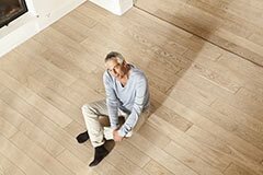 240-man-sitting-floor-stand-up-health-test