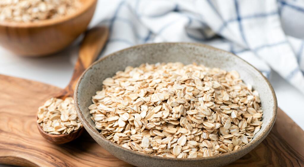 image_of_a_bowl_of_dried_oats_GettyImages-1207948447_1800