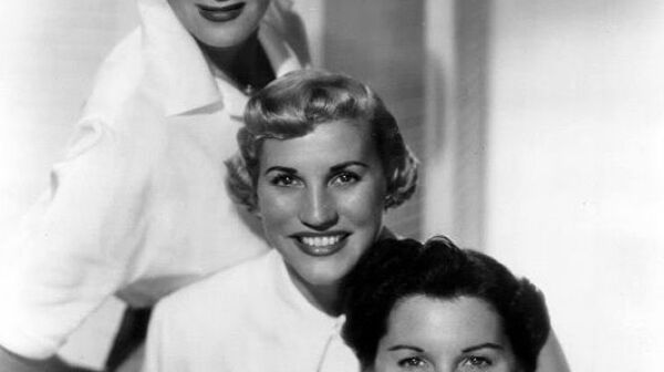 The_Andrews_Sisters_1952