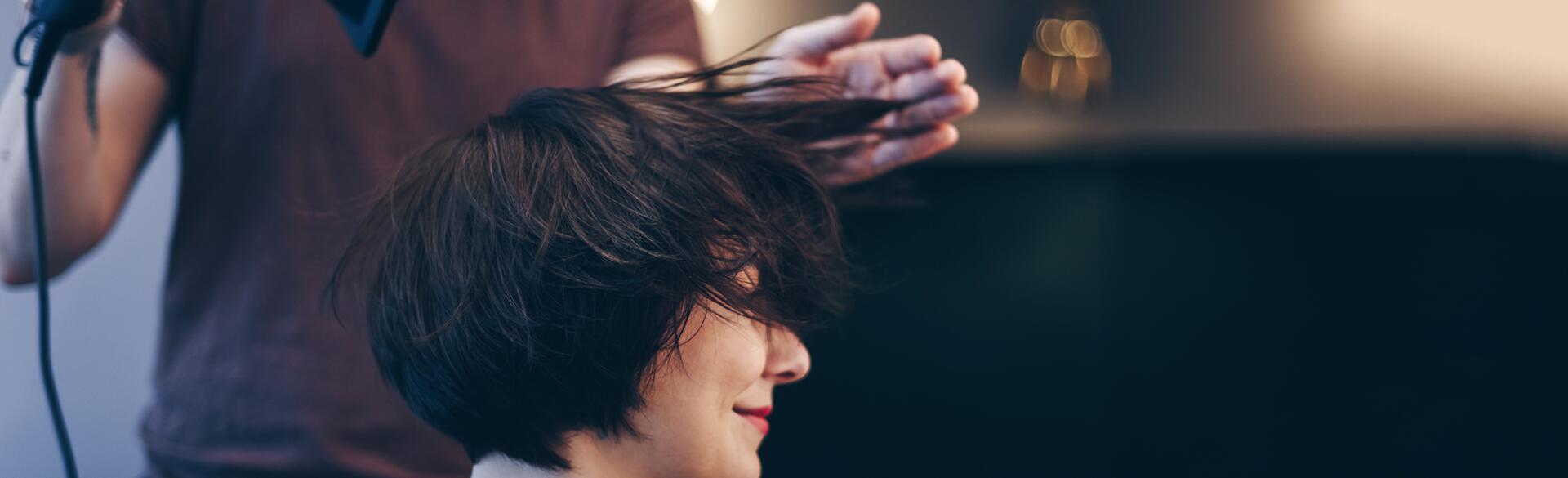 Breaking_up_with_my_Hairdresser_woman_getting_a_haircut_offset_801394_1540