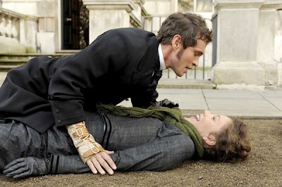 hysteria-movie-image-hugh-dancy-maggie-gyllenhaal-011