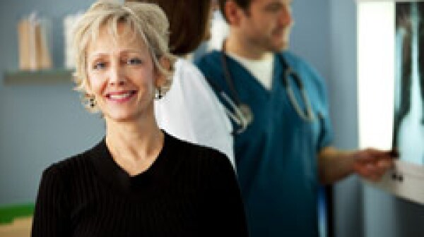 240-woman-doctors-office-new-pap-test-advice