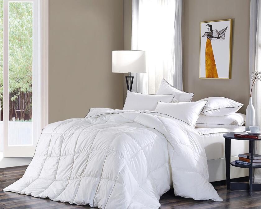 BSmith_BSmithDownComforter_1800.jpg BSmith_BSmithDownComforter_1800.jpg