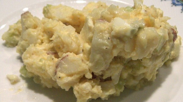 Potato_salad_with_egg_and_mayo