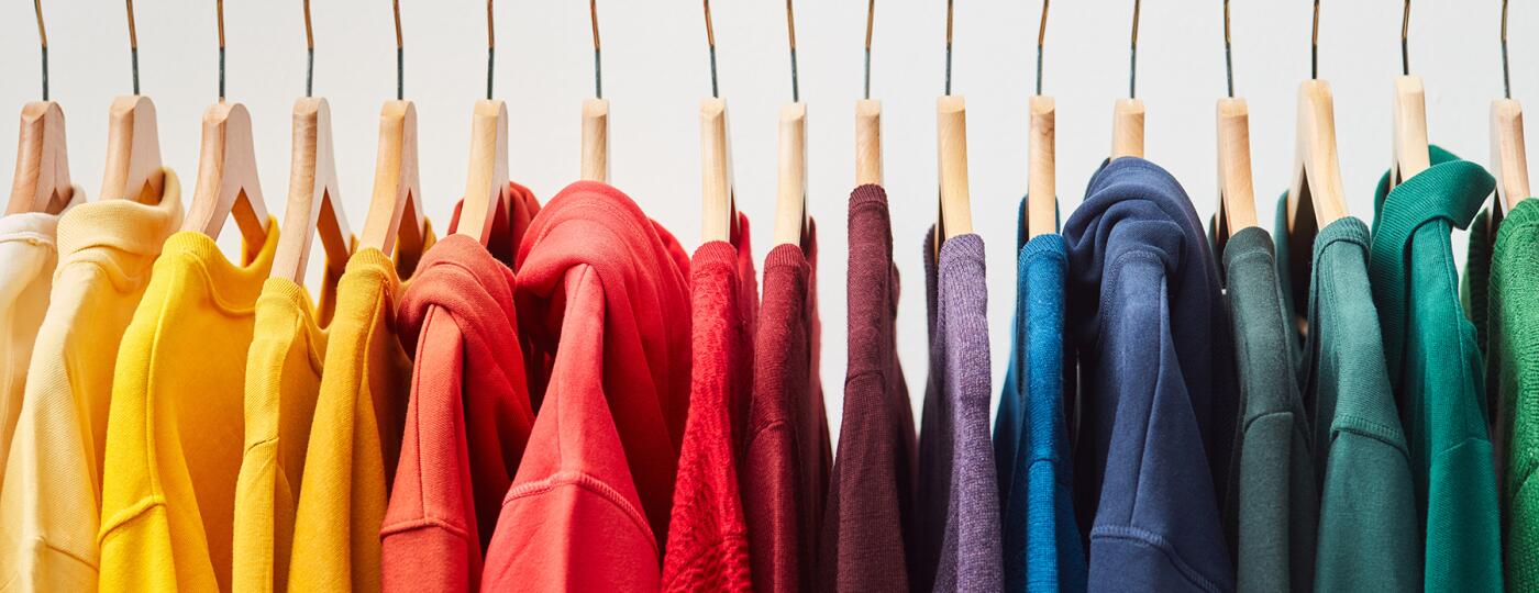 image_of_color_cordinated_clothes_on_rack_Stocksy_txp38011005upS300_Large_2413123_1800.jpg
