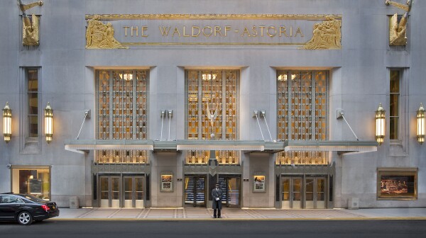Waldorf_Astoria_New_York_-_Park_Avenue_Entrance