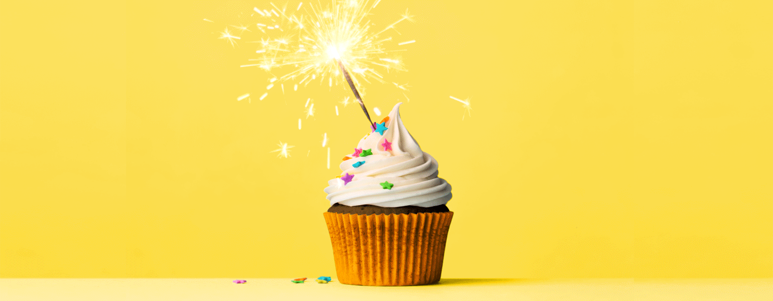 gif_of_cupckae_with_sparkler_candle_1540x600_v2.gif