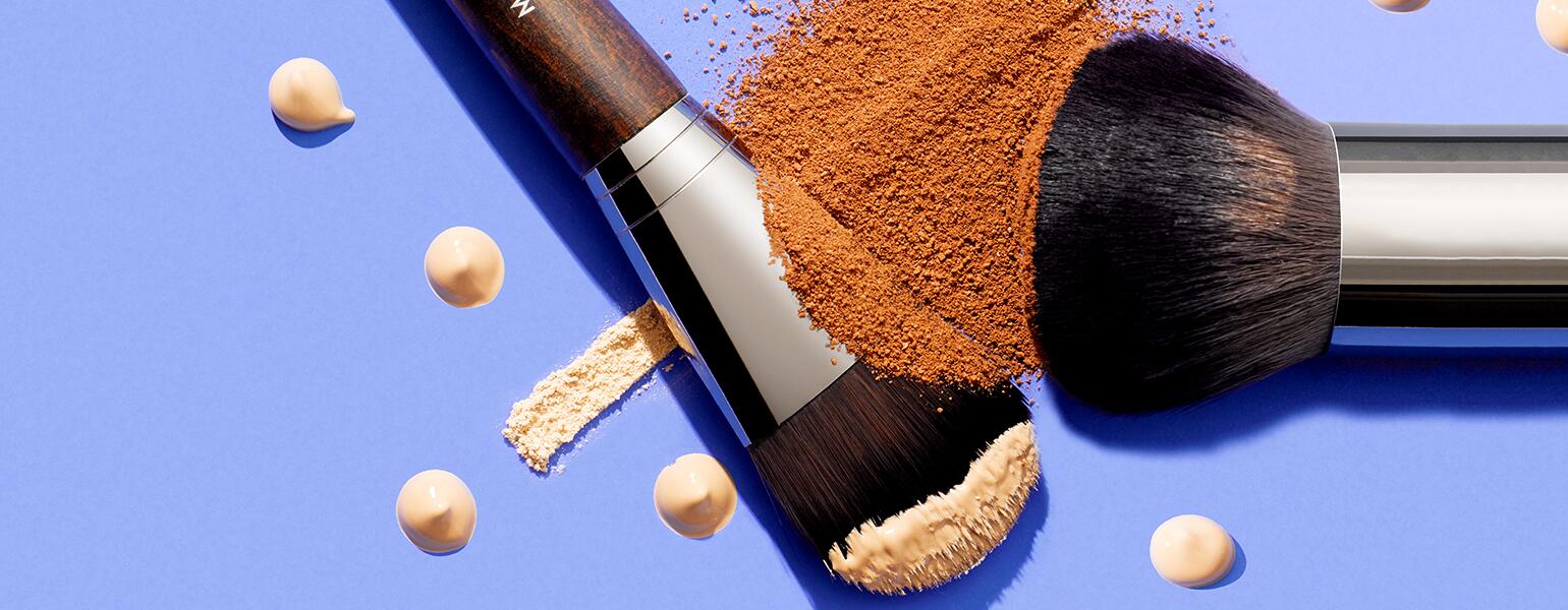 Makeup brushes with makeup powder