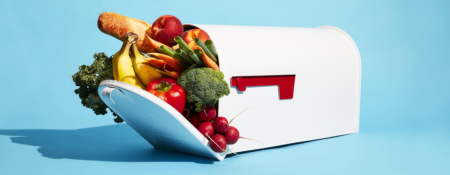 Jean_Chatzky_mailbox_filled_with_food_190821_Girlfriend_SarahAnneWard_1540.jpg