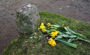 Flowers on grave2