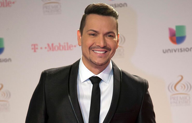 Victor Manuelle le rinde tributo a su padre con Alzheimer