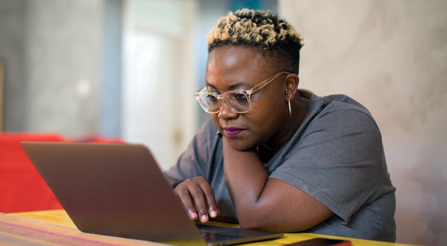 image_of_woman_wearing_glasses_looking_at_computer_GettyImages-1081538288_1800